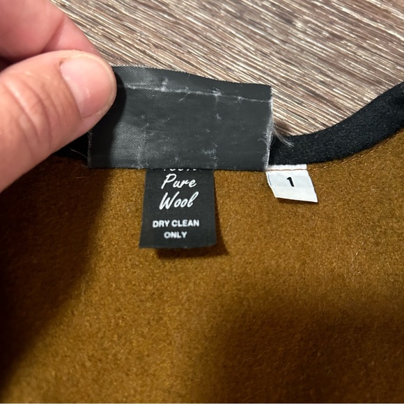 Vintage Beppa Wool vest with geometric designs - Picture 6 of 9